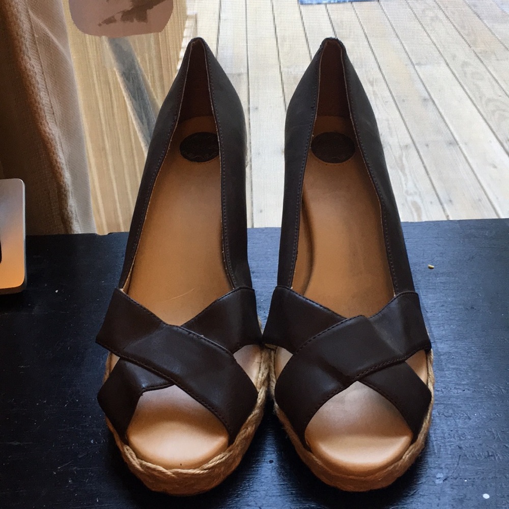 Brown Covergirl wedge * Never Worn*